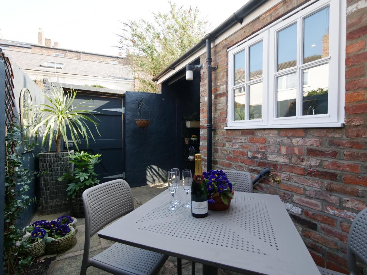 Bar Wall Cottage-City Wall Views-Sleeps 5 York Esterno foto